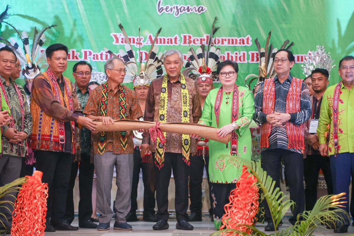 Kestabilan politik Sarawak perlu dicontohi